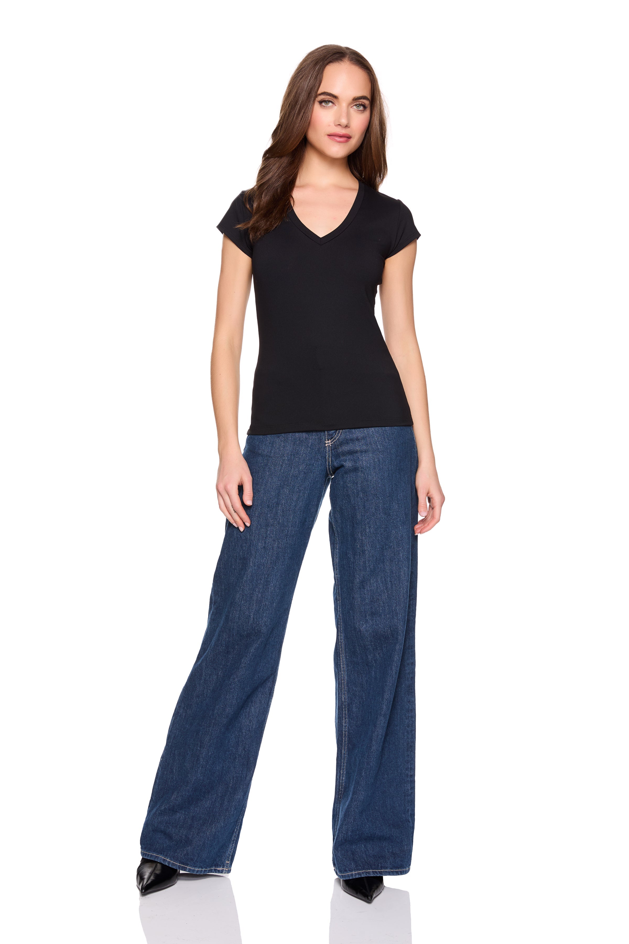 essential v neck short sleeve tee