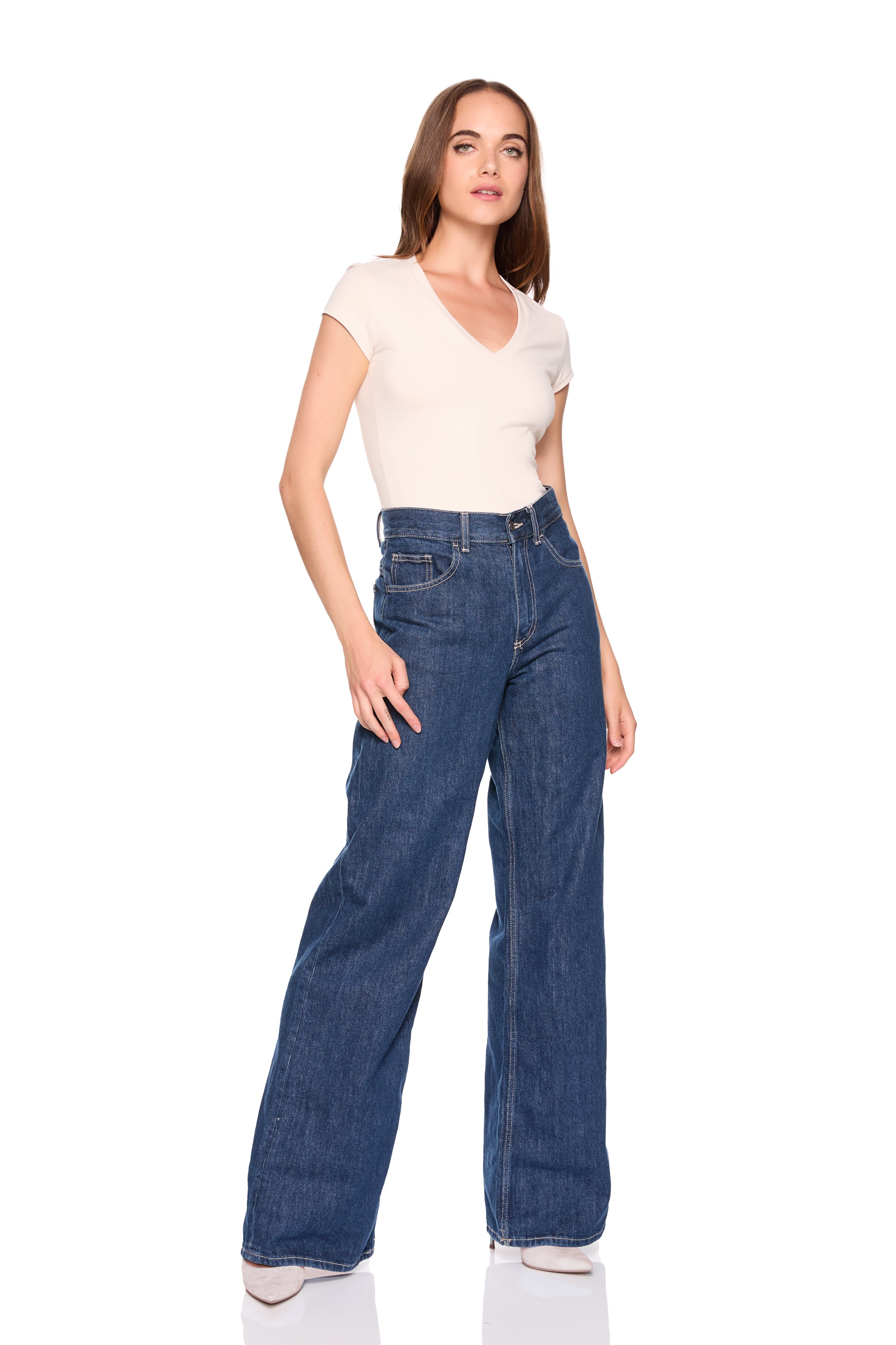 essential v neck short sleeve tee