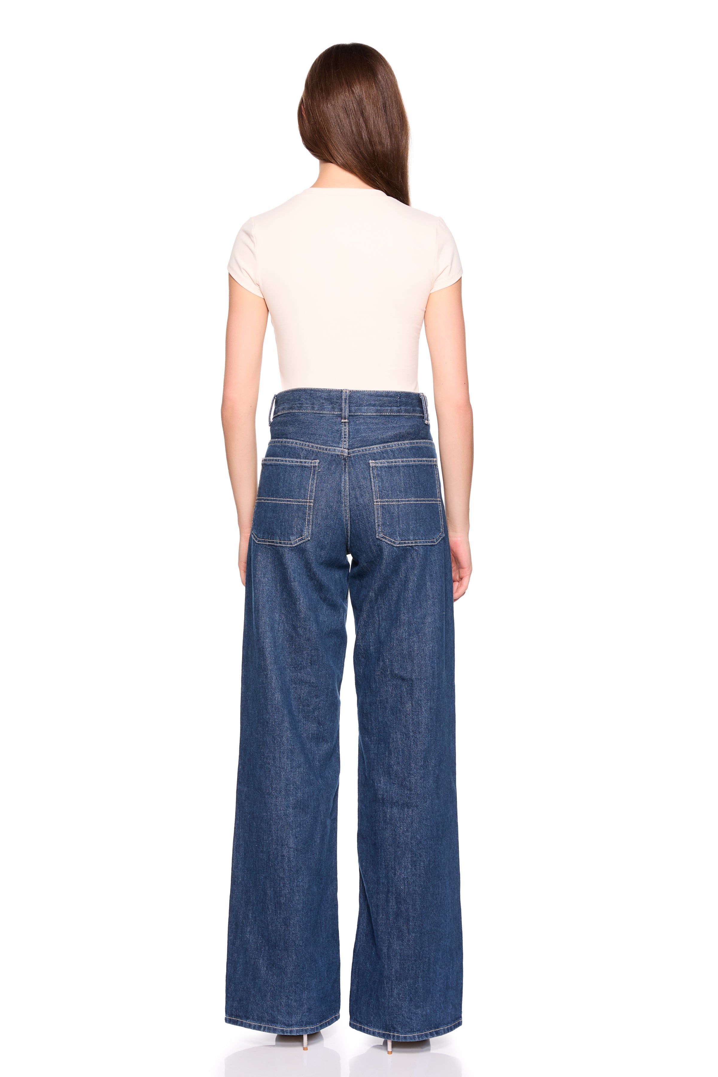 essential v neck short sleeve tee